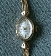 Ladies solid 14K gold Wittnauer bracelet watch